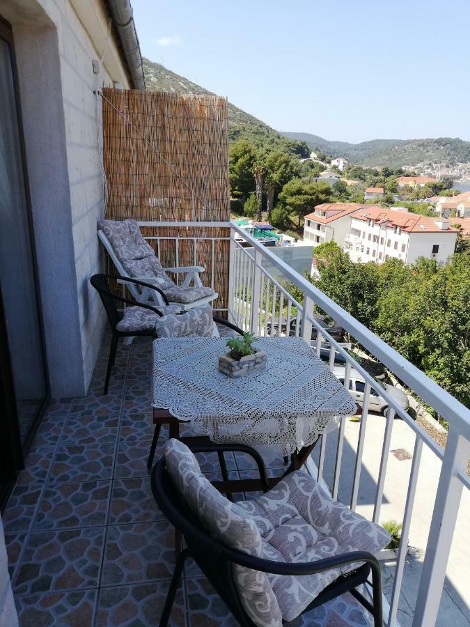 Apartment Pecarevic - A Holiday With A Stunning View Віс Екстер'єр фото